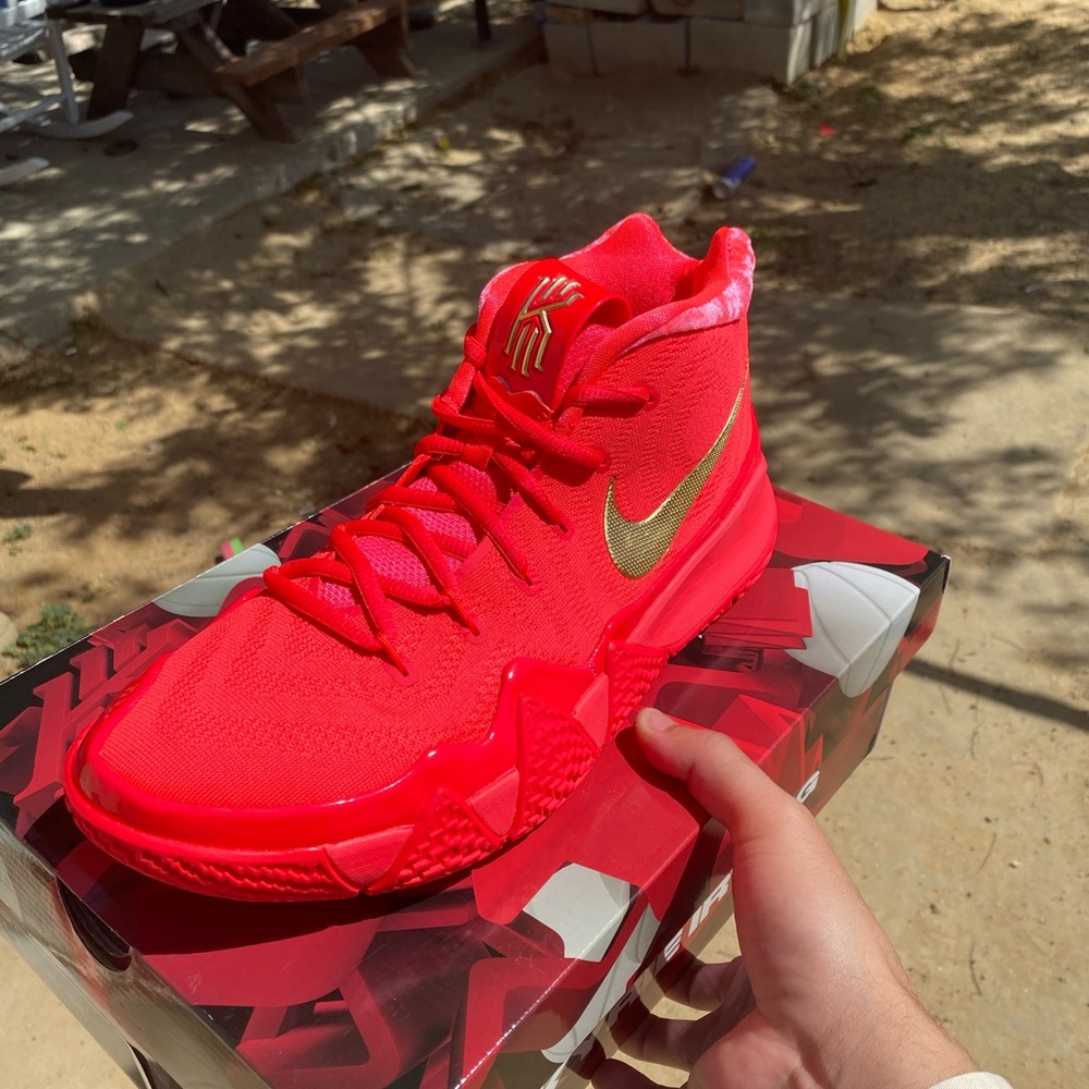 Kyrie 4 Red Carpet